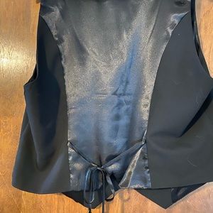 Torrid black satin vest Size 1